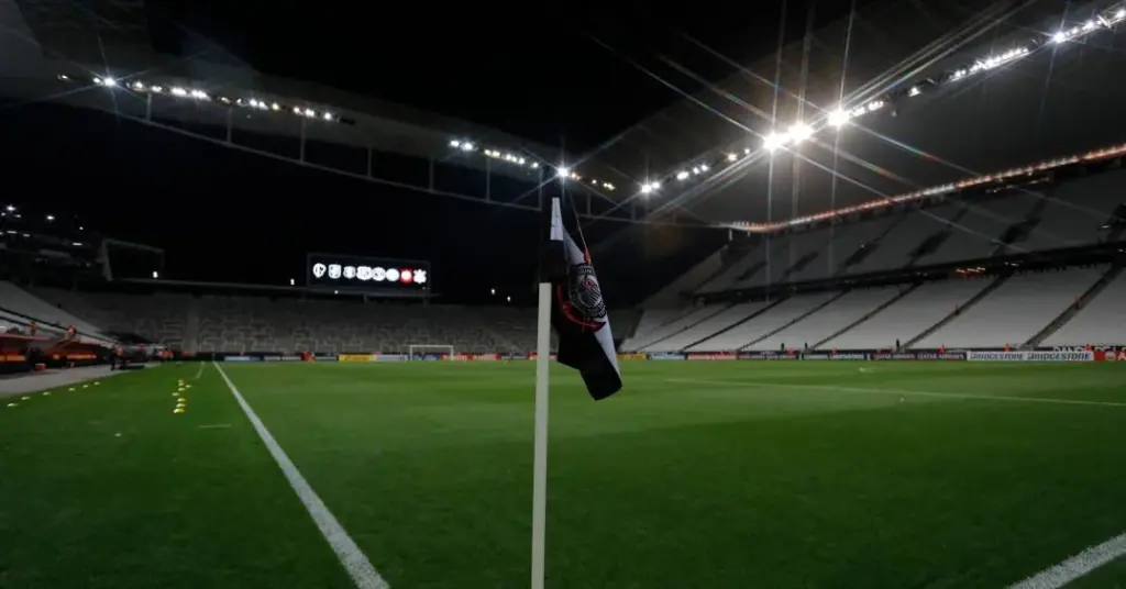 Atuações: Corinthians luta, marca nas bolas aéreas, mas não evita eliminação; dê suas notas