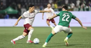 Cano marca no fim, Flu vira sobre Palmeiras e 'ajuda' Fla no Brasileirão