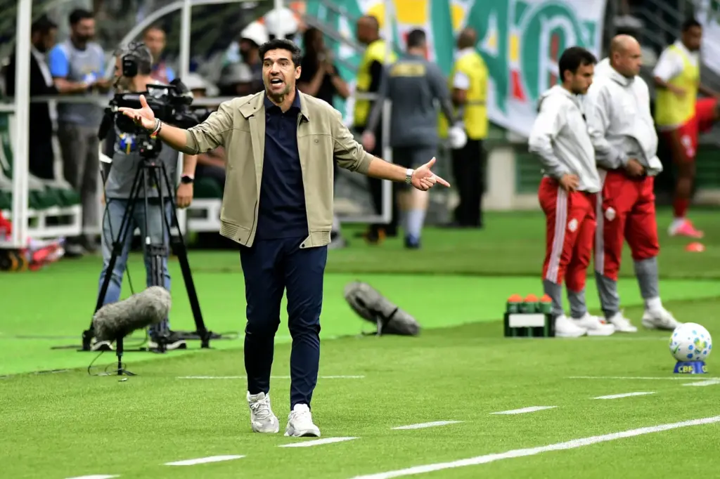 Abel lamenta falta de inspiração do Palmeiras em empate: "Estivemos muito abaixo"