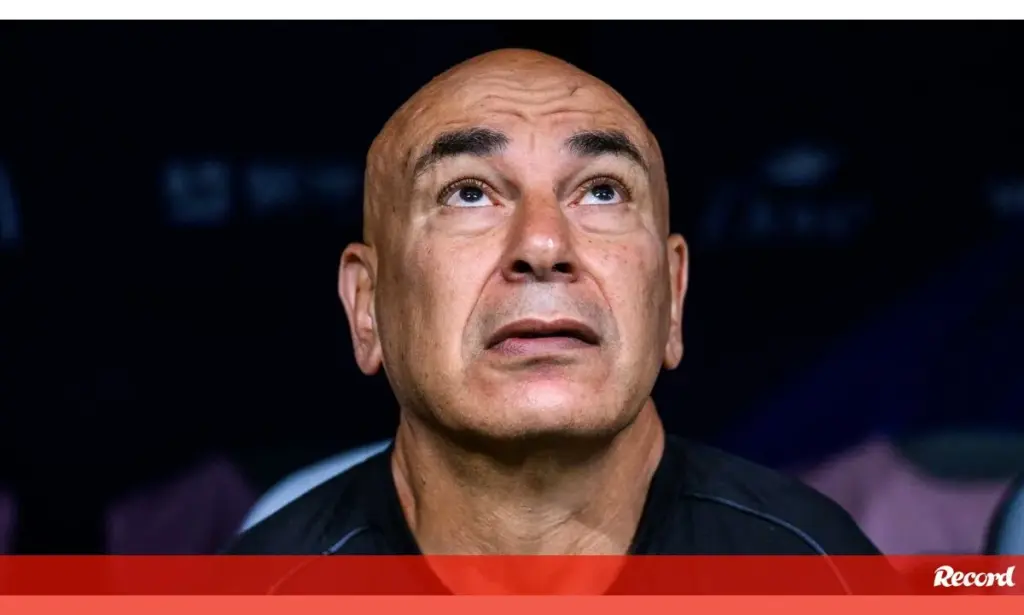 Técnico do Egito é hospitalizado após desmaiar ao tentar separar briga entre esposa e ex