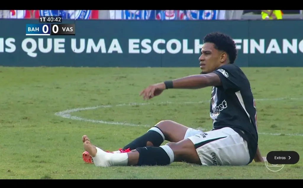 Brenner e Cuesta saem de jogo do Vasco por lesão; atacante diz: "Acho que quebrei o dedo do pé"