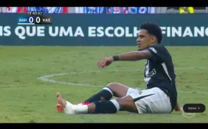 Brenner e Cuesta saem de jogo do Vasco por lesão; atacante diz: "Acho que quebrei o dedo do pé"
