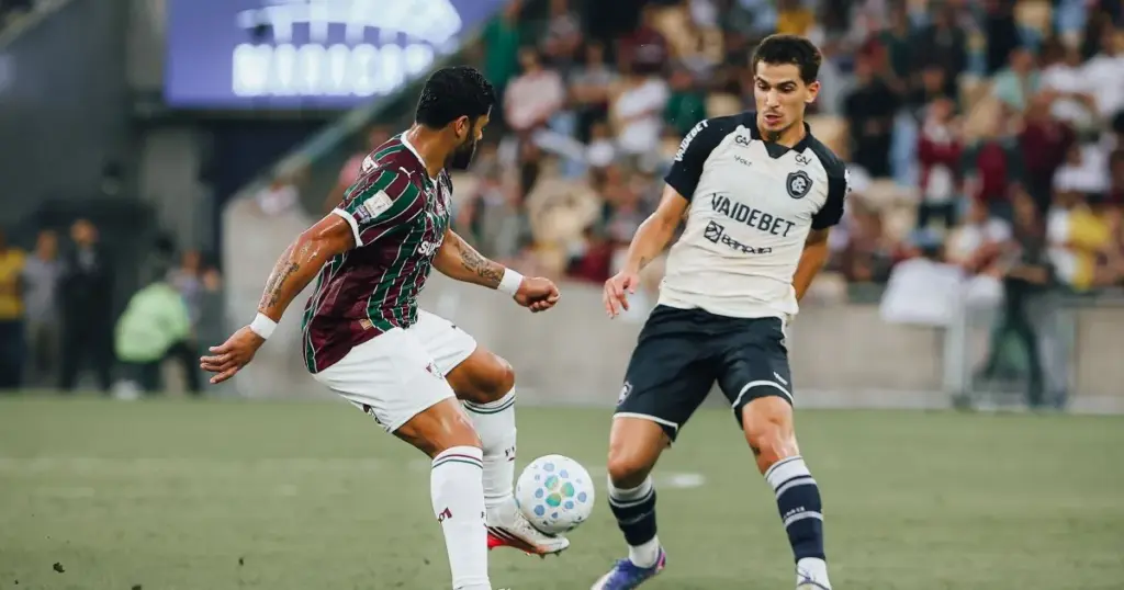 Aos 21 min do 2º tempo - gol de cabeça de Hulk do Fluminense contra o Remo