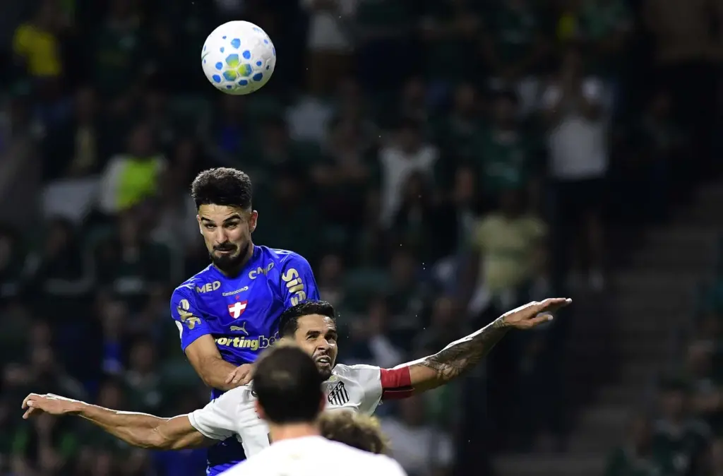 Cuca explica ausência de Neymar e Gabigol no banco em derrota do Santos