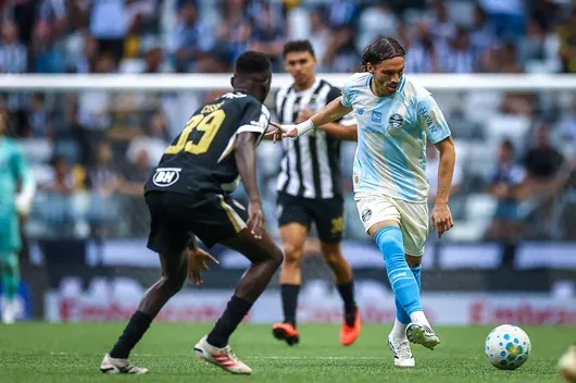 RS - FUTEBOL/CAMPEONATO BRASILEIRO 2026/GREMIO X ATLETICO-MG - ESPORTES - Lance da partida entre Gremio e Atletico-MG disputada na tarde deste domingo, na Arena MRV, em Belo Horizonte, valida pela Campeonato Brasileiro 2026. FOTO: LUCAS UEBEL/GREMIO FBPA</div></div><footer class=