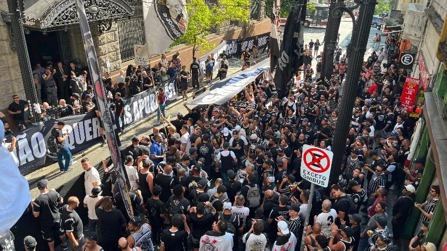 Principais torcidas organizadas do Corinthians passaram a pedir uma intervenção judicial no clube