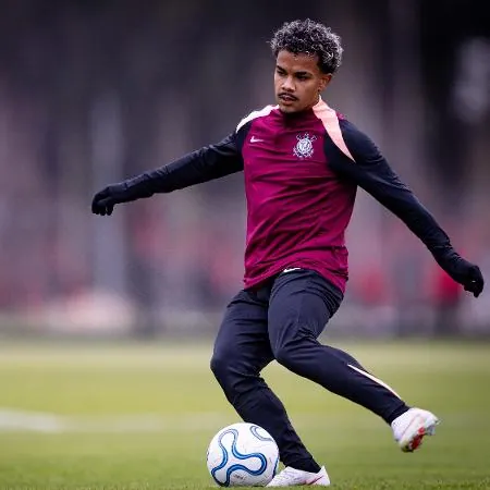 Kaio César foi poupado de treino para controle de carga, mas é titular contra o Rosario