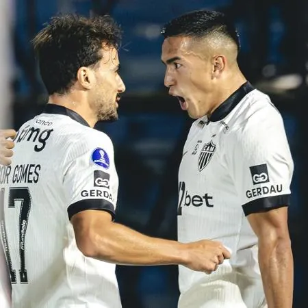 Cuello comemora gol pelo Atlético-MG