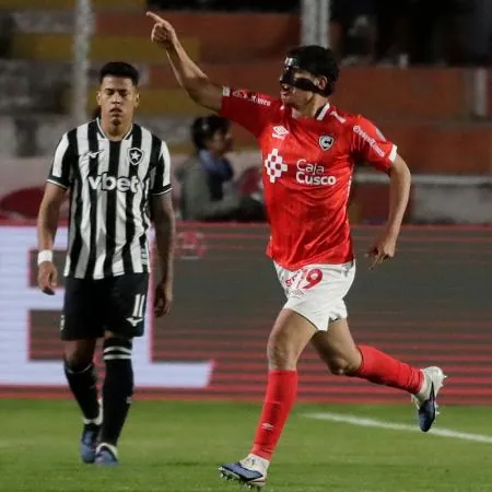 Succar comemora gol do Cienciano sobre o Botafogo em duelo da Sul-Americana