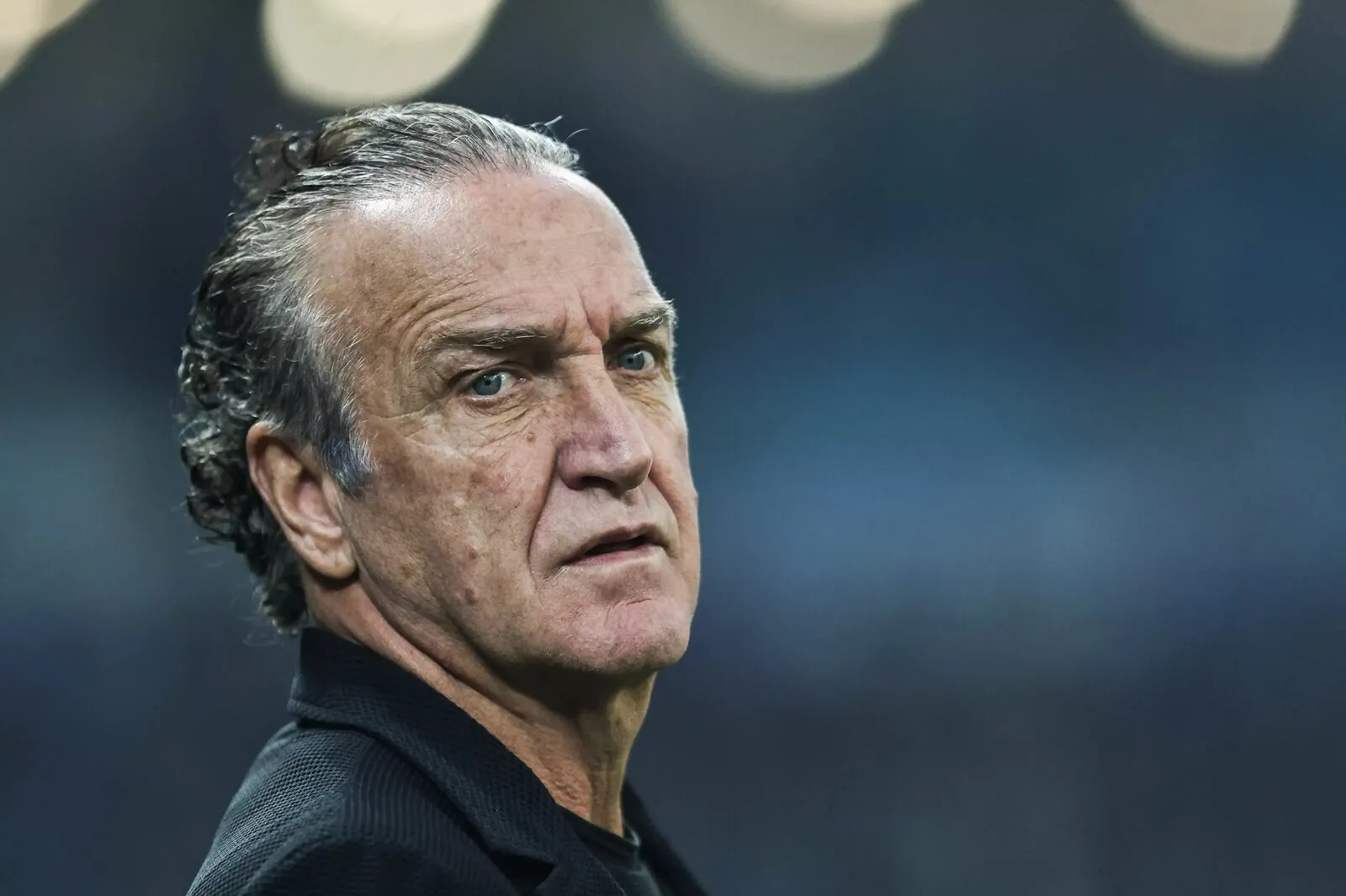 Cuca também foi xingado pela torcida. Ele implora por fim de transfer ban e por contratações. Ouviu que o Santos não 'tem dinheiro'Reinaldo Campos/Santos