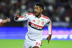 Atuações do Flamengo: Léo Pereira e Samuel Lino são os melhores em vitória; dê suas notas