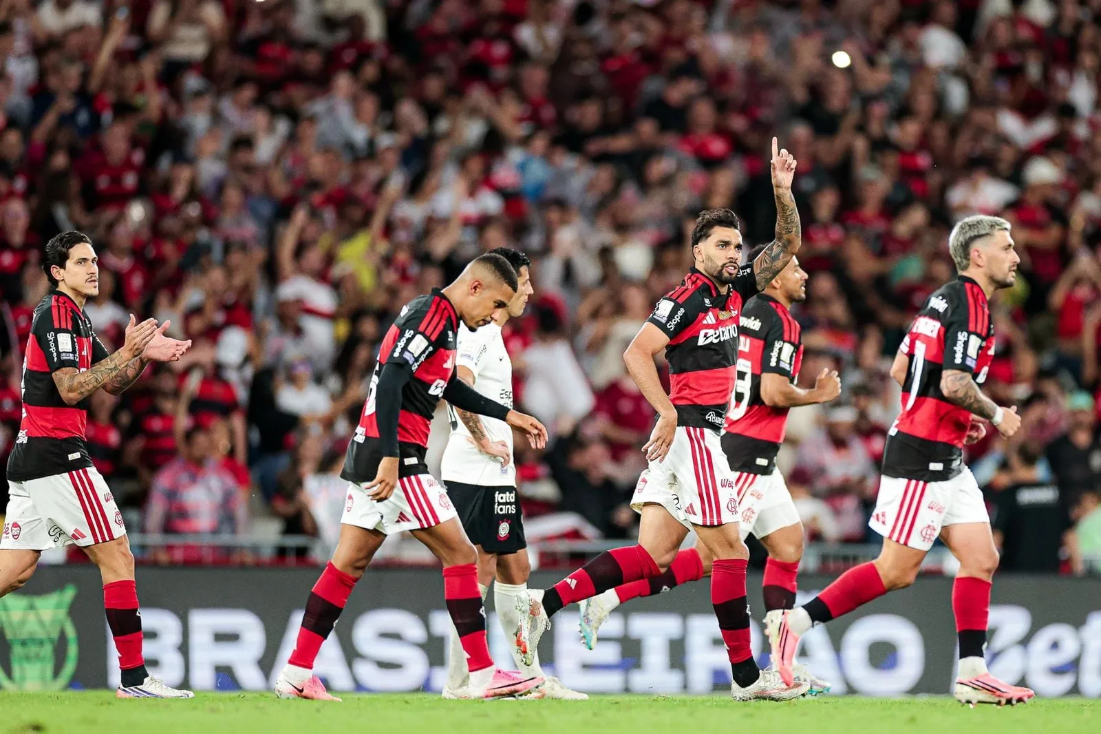 O Flamengo tem o melhor elenco do futebol brasileiro. Contra os reservas do Corinthians foi um previsível massacreGilvan de Souza/Flamengo