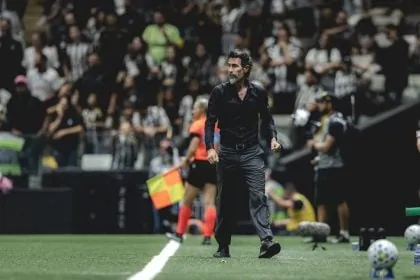 Domínguez admite erros do Atlético-MG no segundo tempo após derrota para o Santos