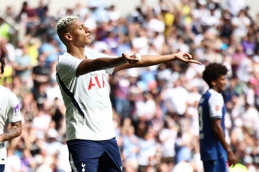 Richarlison não é inscrito pelo Tottenham na Premier League