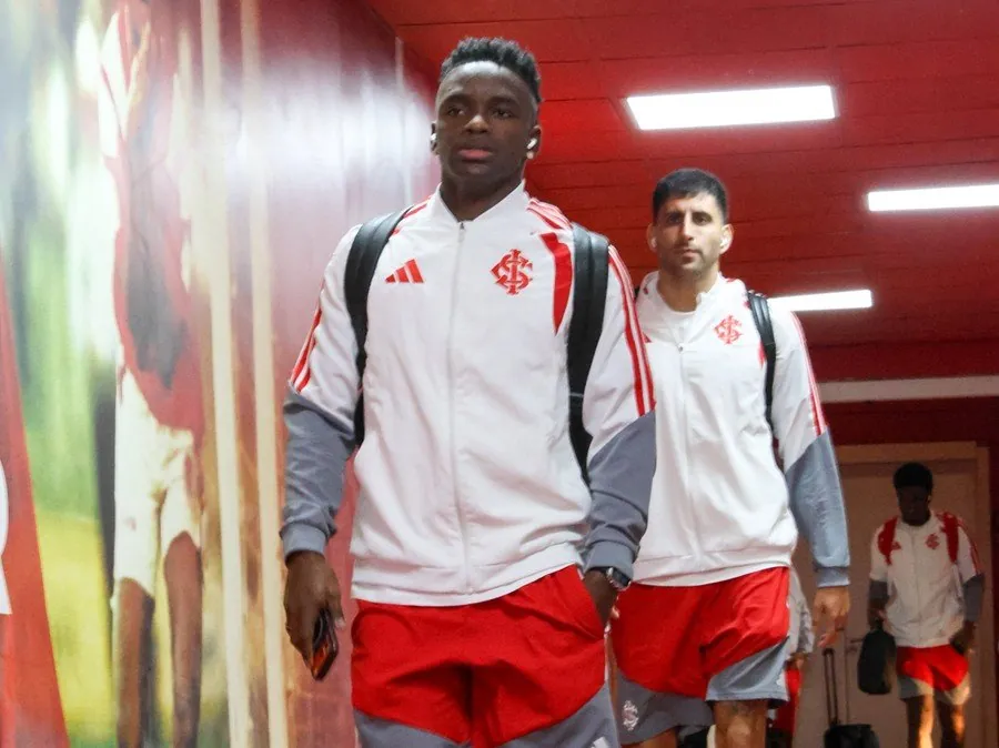 Carbonero começa entre os titulares contra o Santos