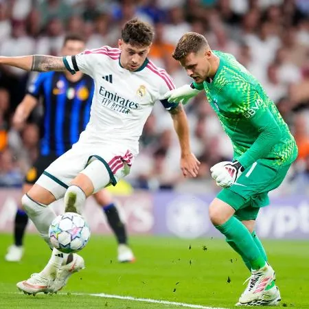 Federico Valverde aproveitou vacilo de Josep Martínez para anotar gol pelo Real Madrid