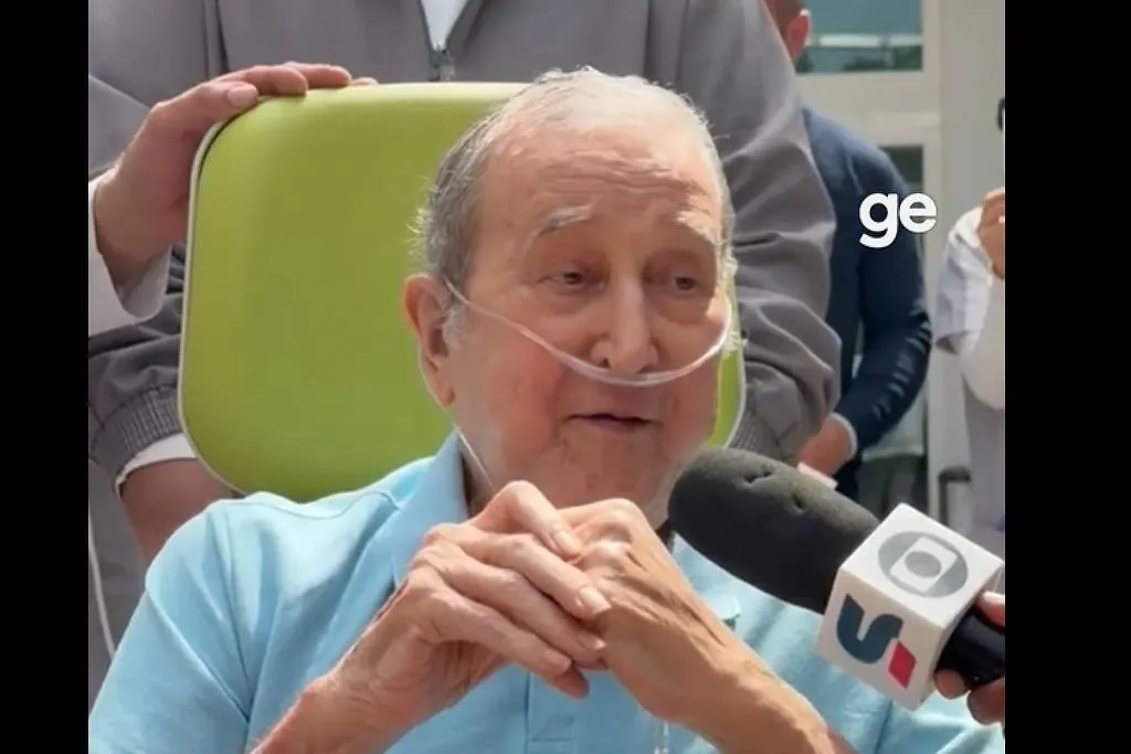 Carlos Alberto Parreira deixa o Hospital Samaritano Barra, no Rio de Janeiro -SporTV/Reprodução